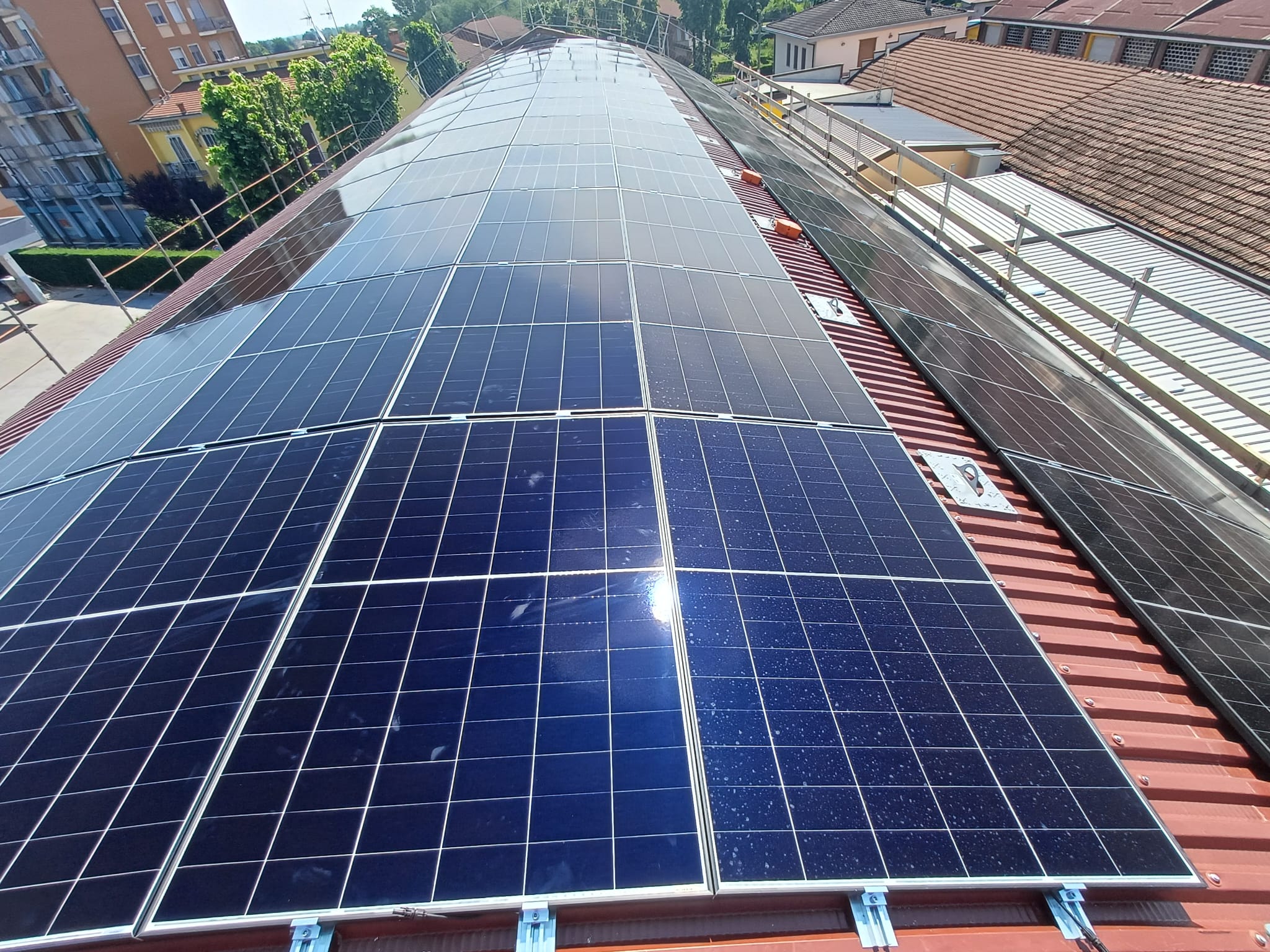 Impianto fotovoltaico sulla copertura di Banamondo a Stradella.
